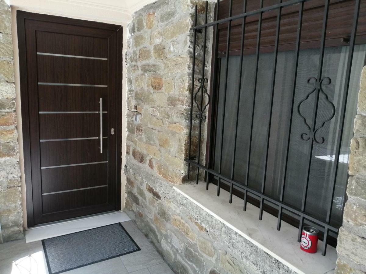Modern Residence In The Center Of Trikala Exterior photo
